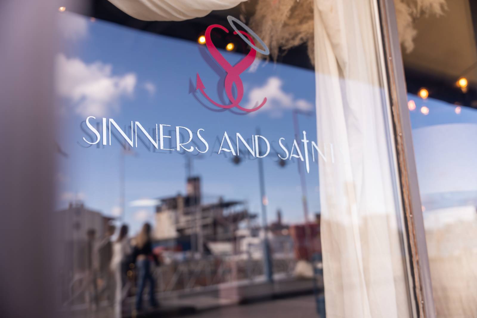 Sinners & Saints salong